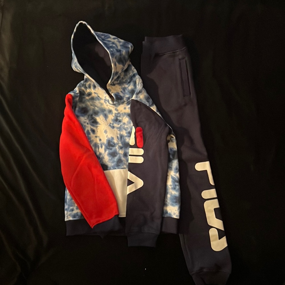 Fila Boys sweatsuit size 7 new.